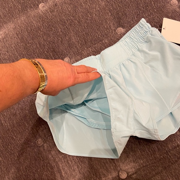NWT Lululemon Hotty Hot LR Short 2.5" *Lined - Picture 10 of 16